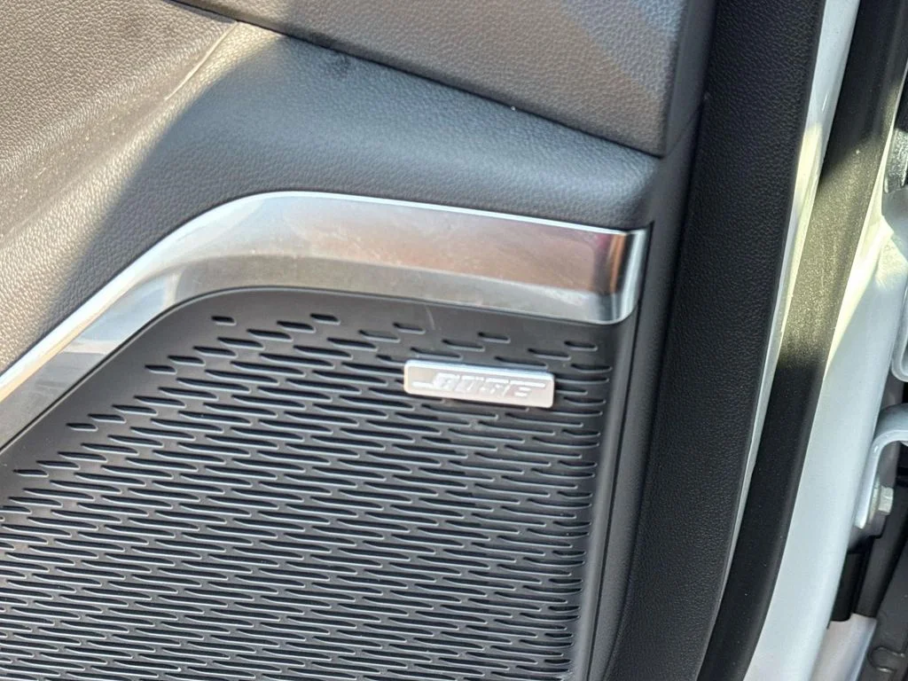 Used 2025 White GMC Elevation image 29