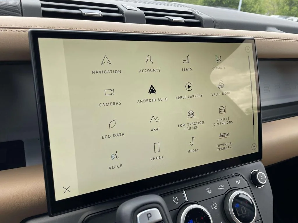 New 2026 Woolstone Green Land Rover X-Dynamic SE image 27