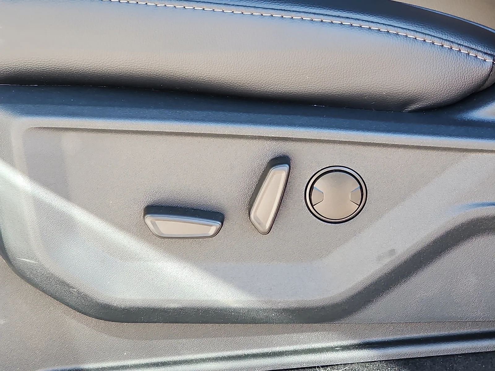 New 2026 Oxford White Ford Lariat image 16
