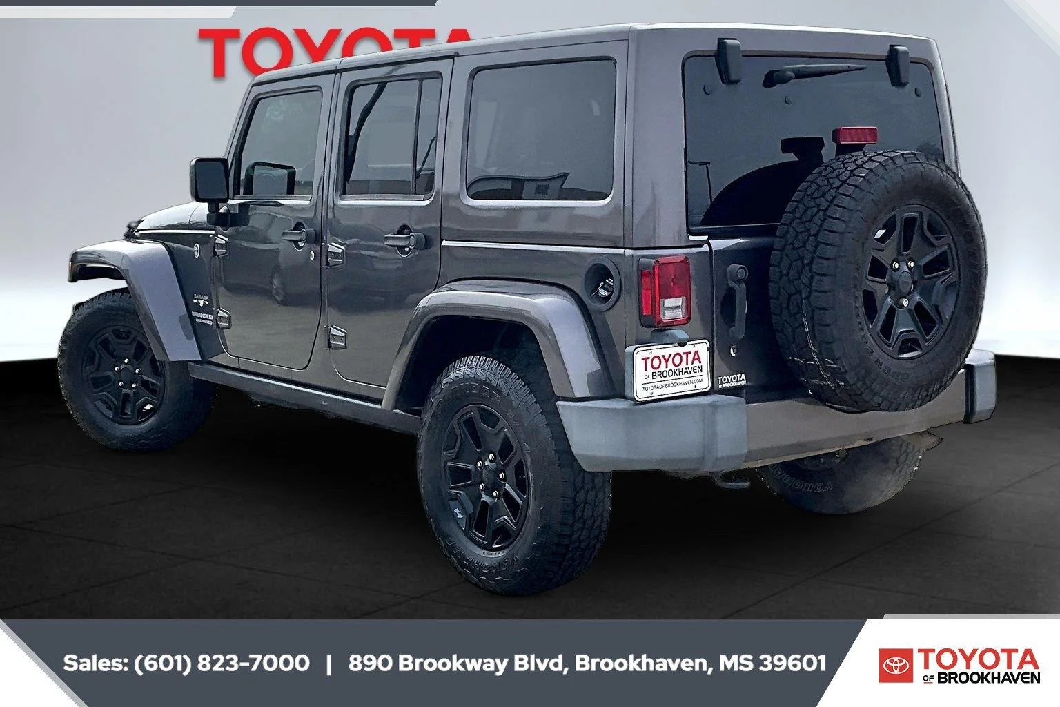 Used 2016 Granite Crystal Metallic Clearcoat Jeep Sahara image 2