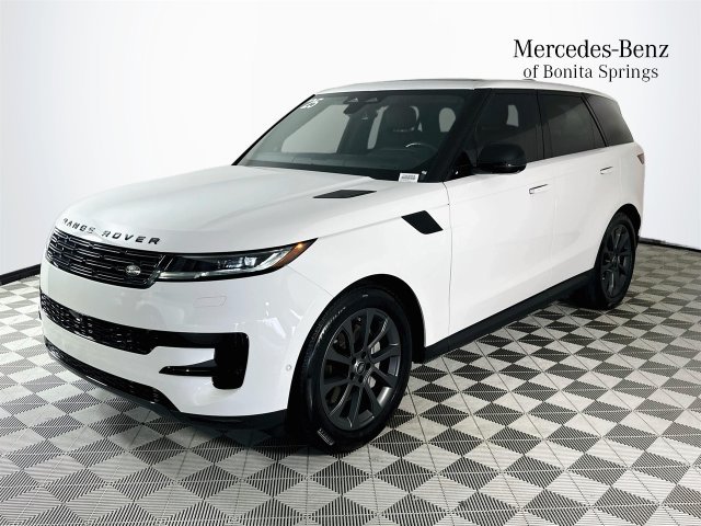 Used 2025  Land Rover SE image 3