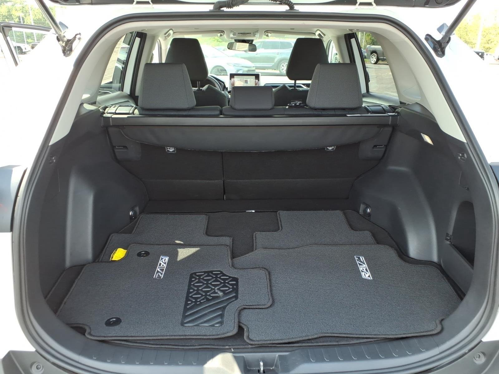 Used 2025 Ice Cap Toyota XLE image 29