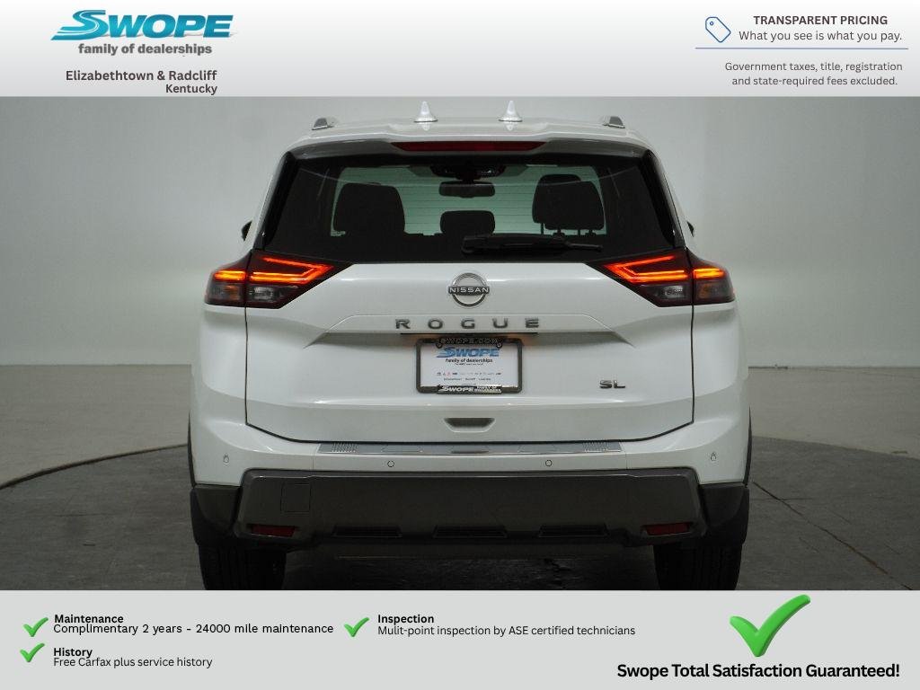 Used 2025 Everest White Pearl Nissan SL image 5
