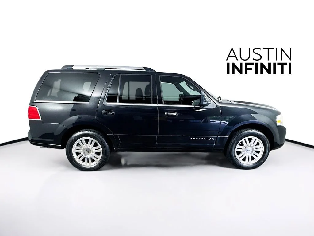 Used 2013 Black Lincoln Base image 9