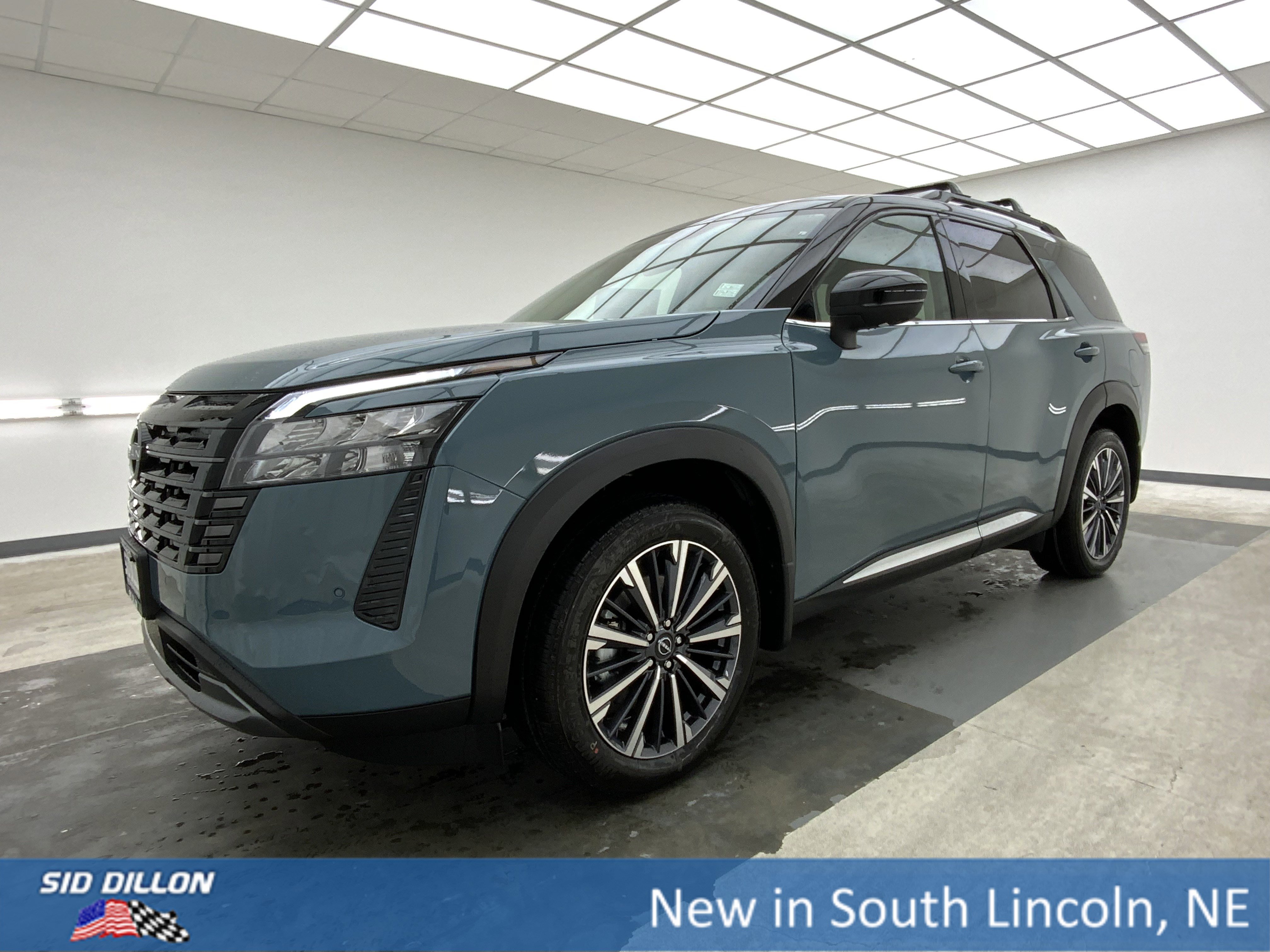 2026 Nissan Pathfinder Platinum 4WD's photo