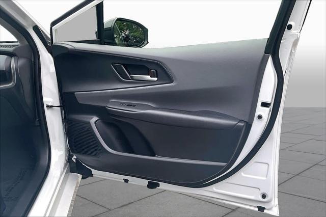 Certified Used 2025 WIND CHILL PEARL Toyota  image 22