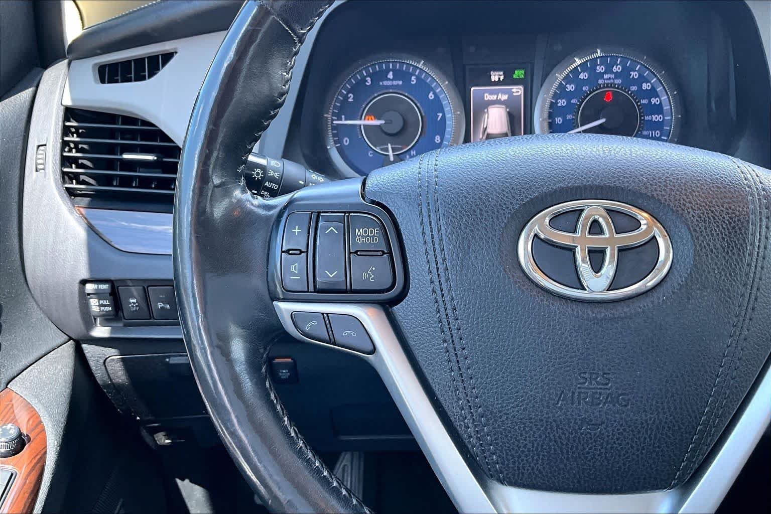 Used 2018 Blizzard Pearl Toyota Limited image 21