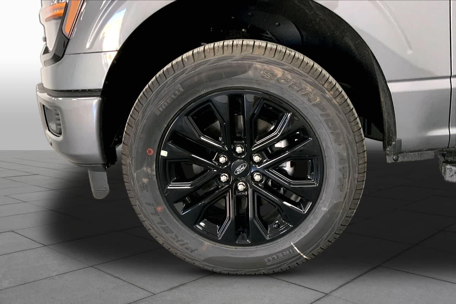 New 2026 Carbonized Gray Metallic Ford XLT image 9