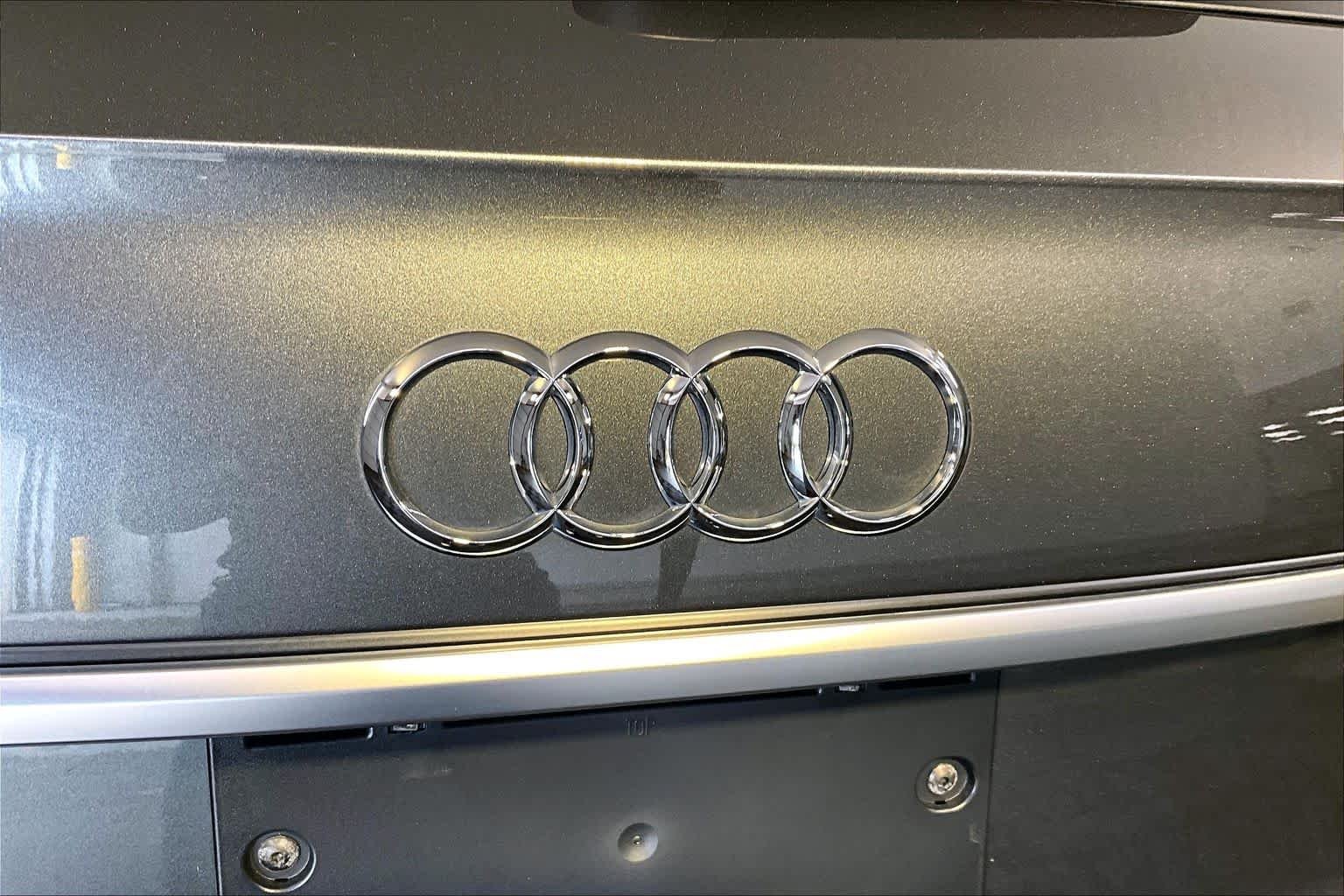 Used 2022 Daytona Gray Pearl Effect Audi S line Premium image 33