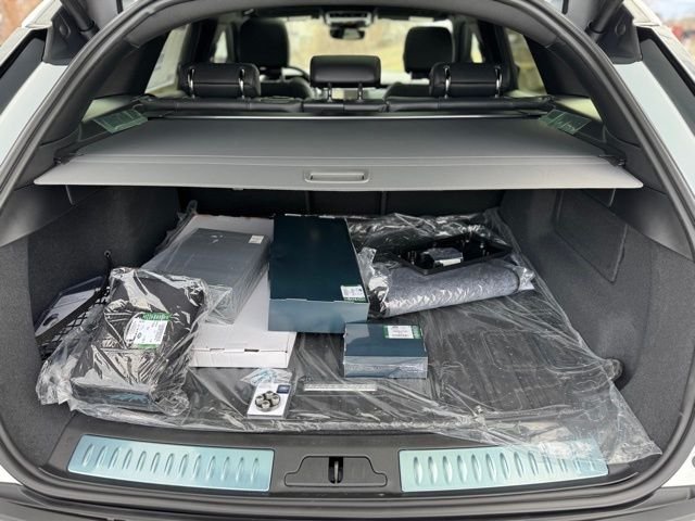 New 2026 Fuji White Land Rover Dynamic SE image 10