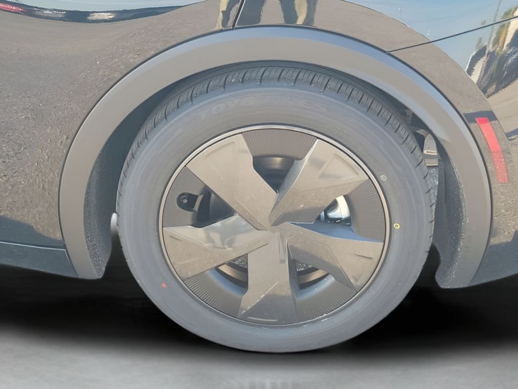 2026 Toyota Prius Plug-in Hybrid SE - Photo 18