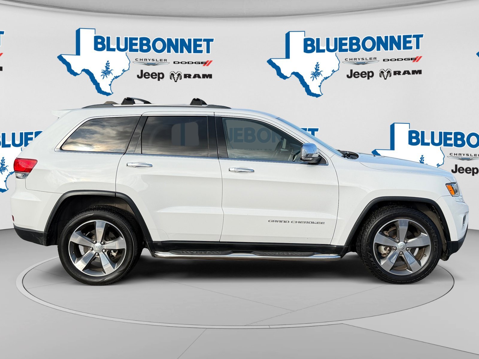 Used 2015 Bright White Clearcoat Jeep Limited image 4