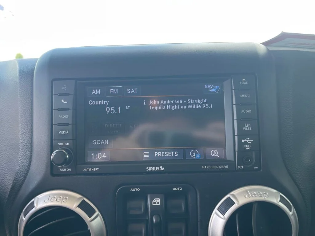Certified Used 2018 Bright White Jeep Rubicon image 8