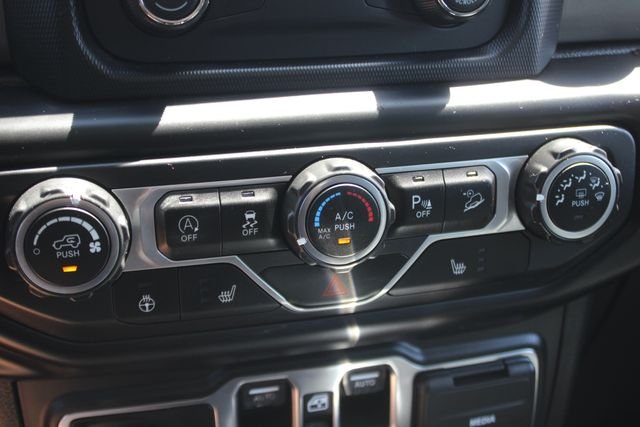 Used 2019 White Jeep Unlimited Sport S image 7