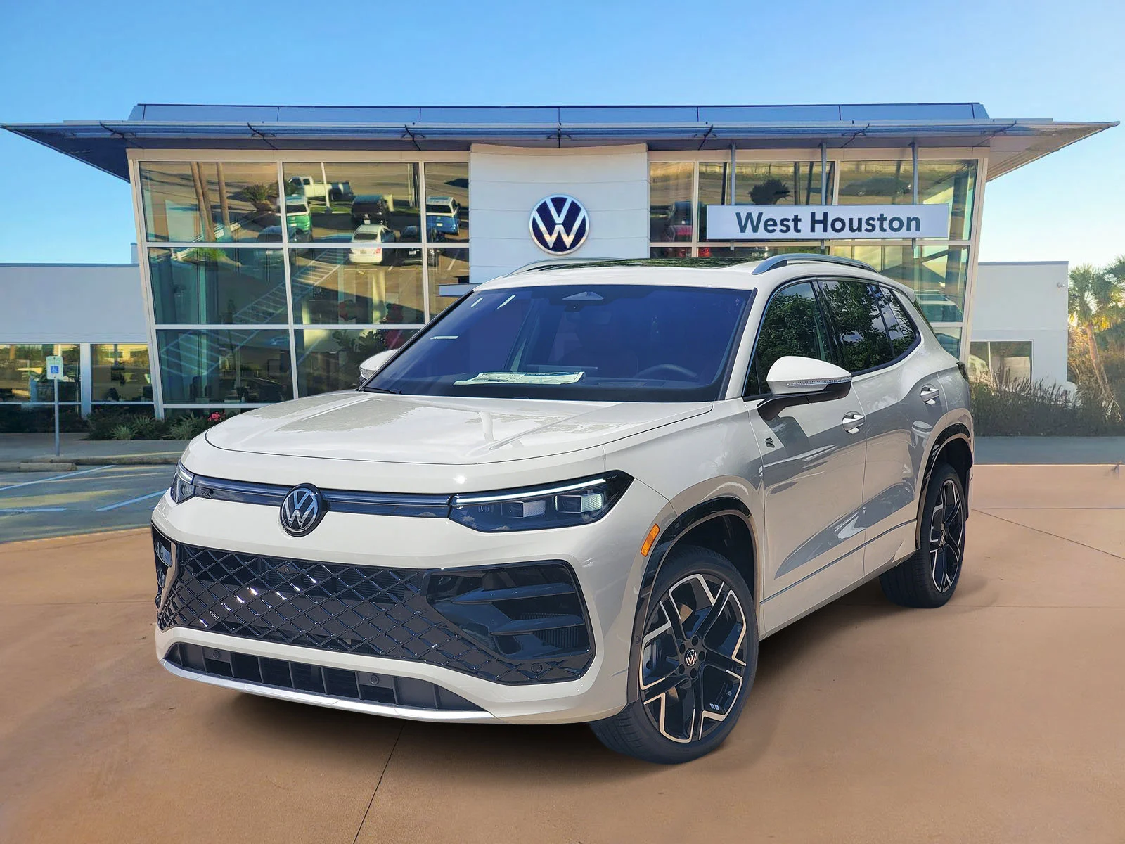 2026 Volkswagen Tiguan 2.0T SEL R-Line Turbo 4Motion's photo