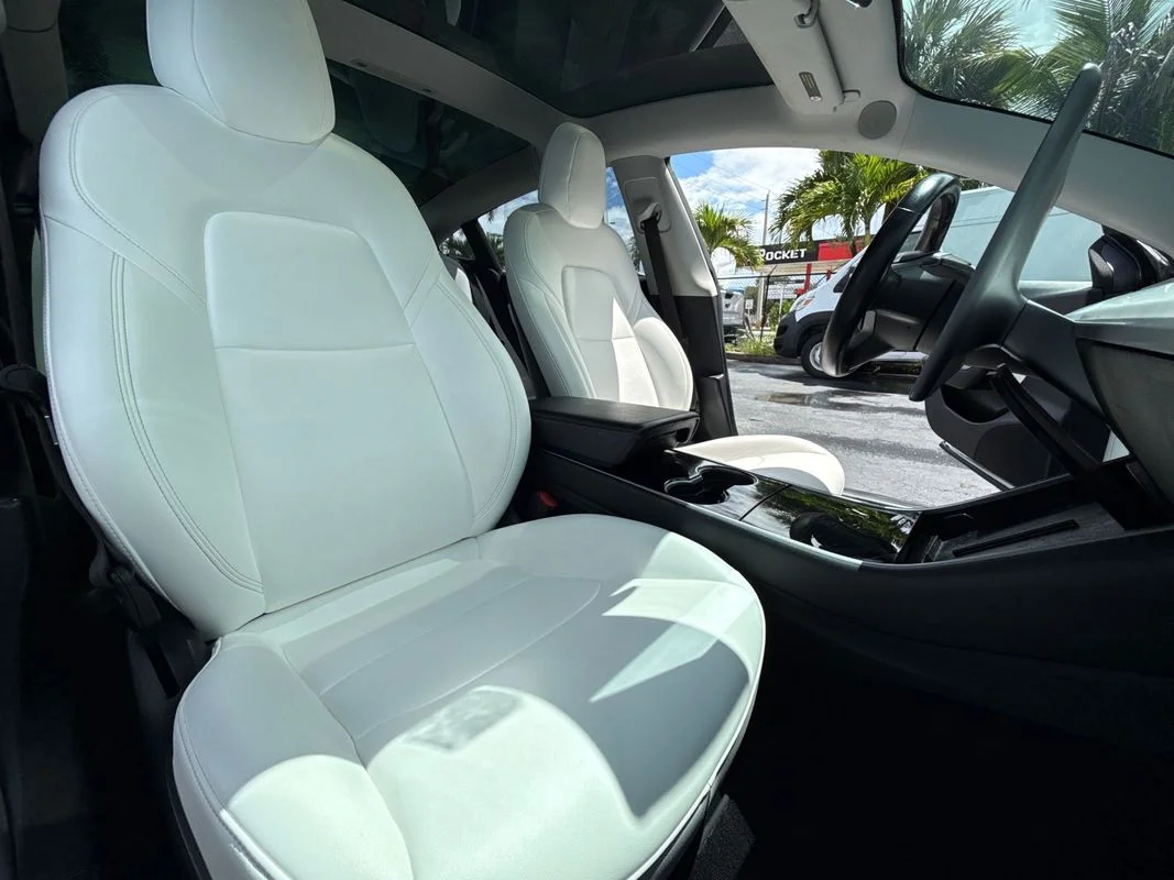 Used 2018 White Tesla  image 20