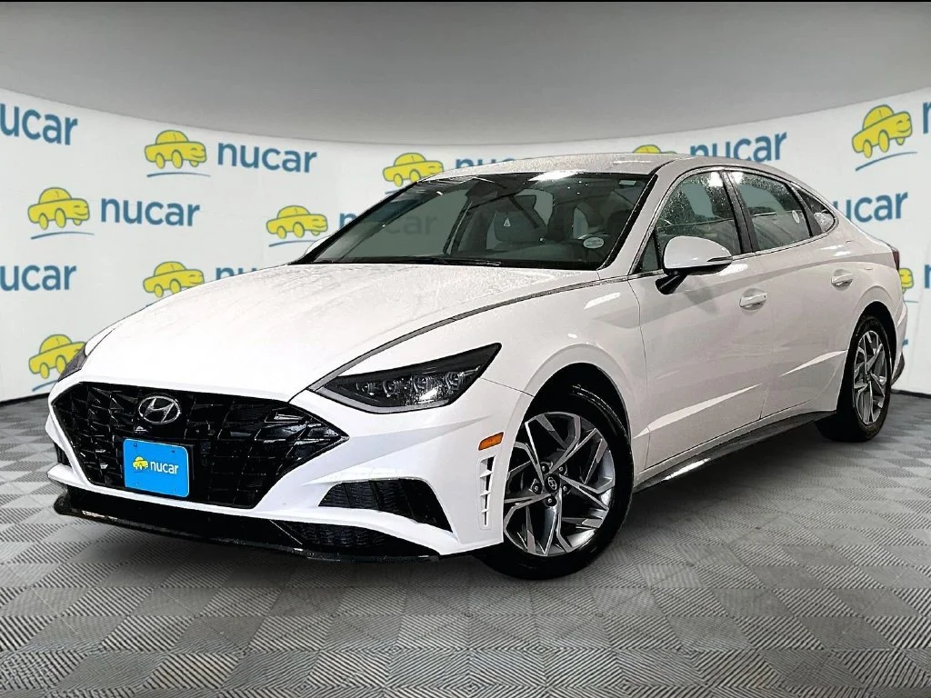 Certified Used 2023 White Hyundai SEL image 3