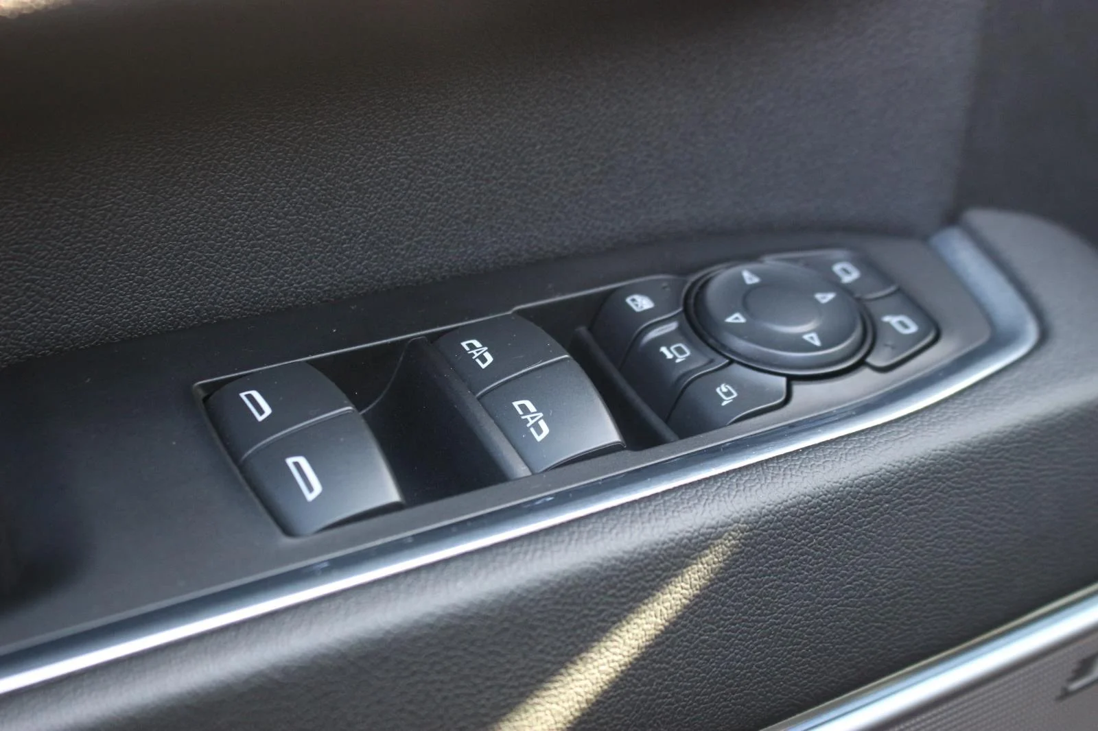 Used 2025 Black Chevrolet High Country image 15