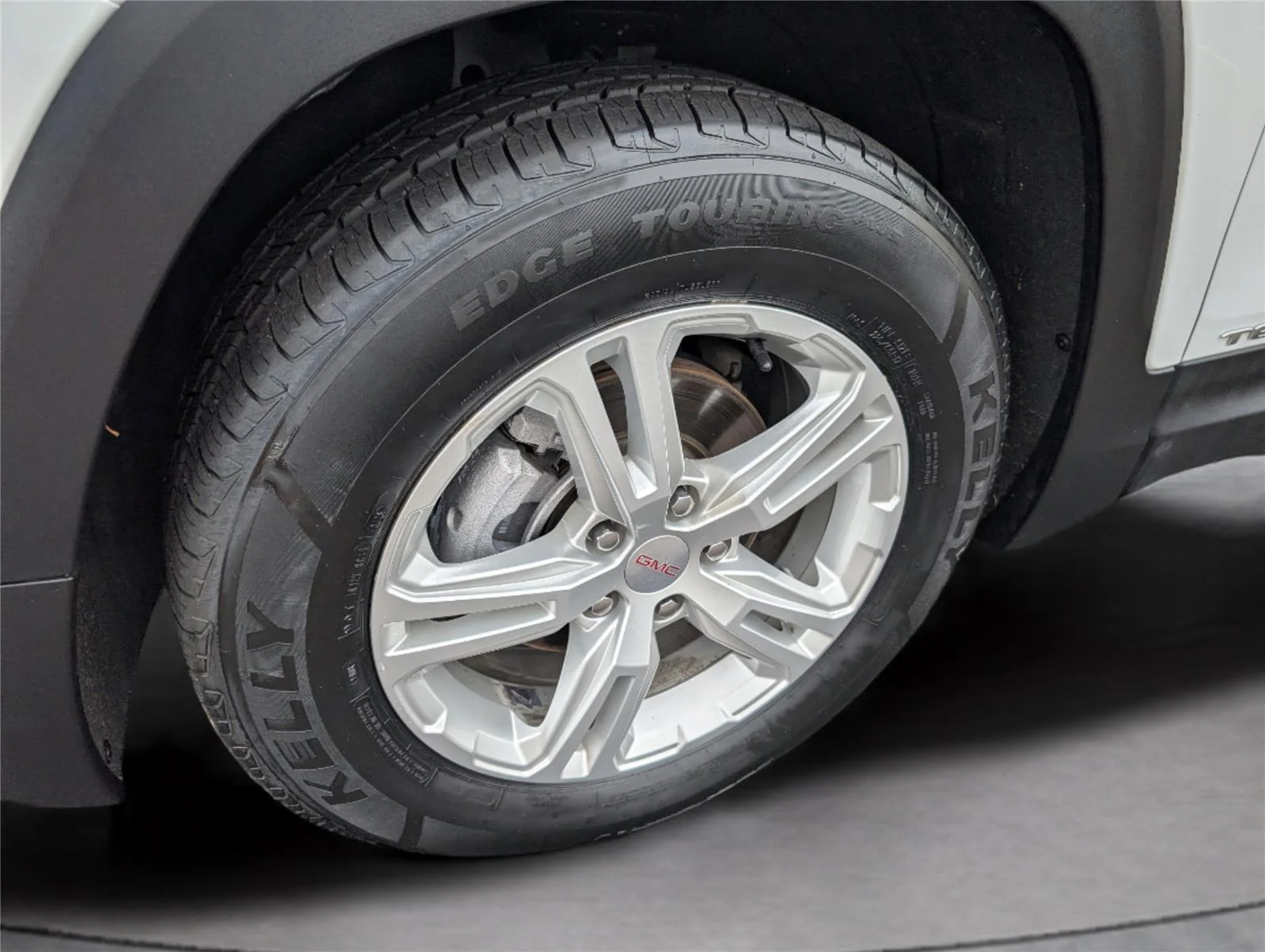 Used 2024 Summit White GMC SLE image 38