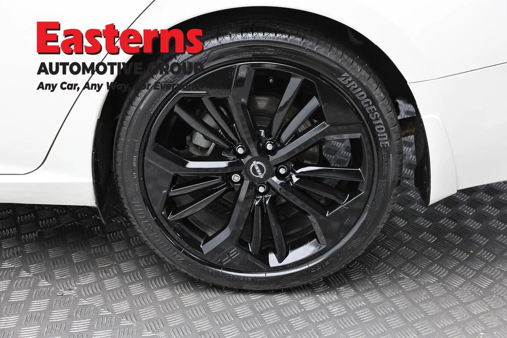 Used 2023 White Nissan 2.5 SR image 8