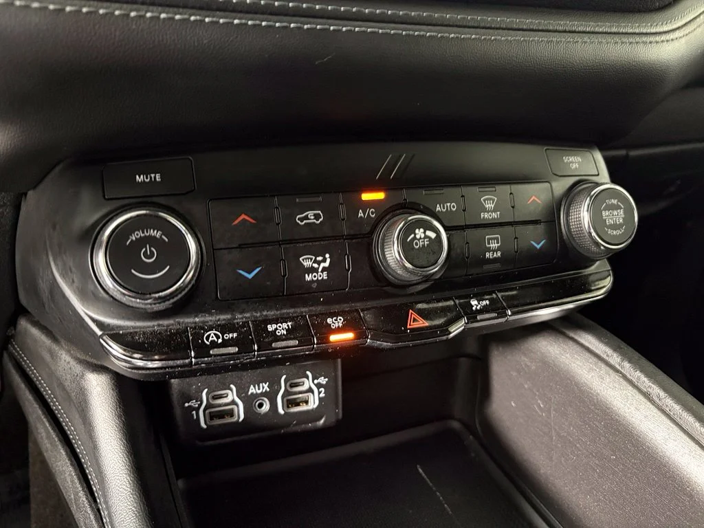Used 2022 Gray Dodge SXT image 25