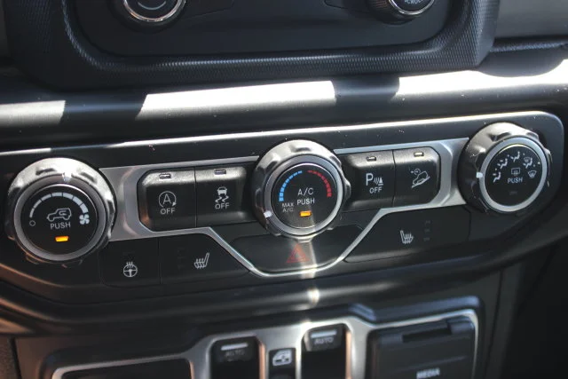 Used 2019 White Jeep Unlimited Sport S image 7