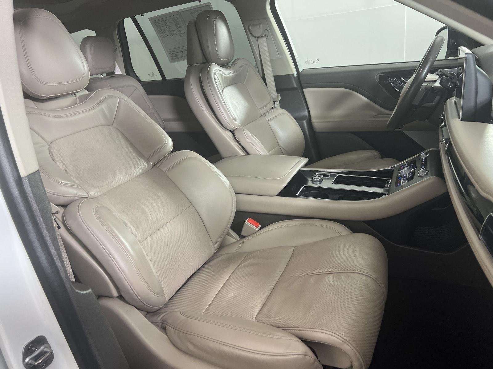 Used 2022 Pristine White Lincoln Reserve image 32