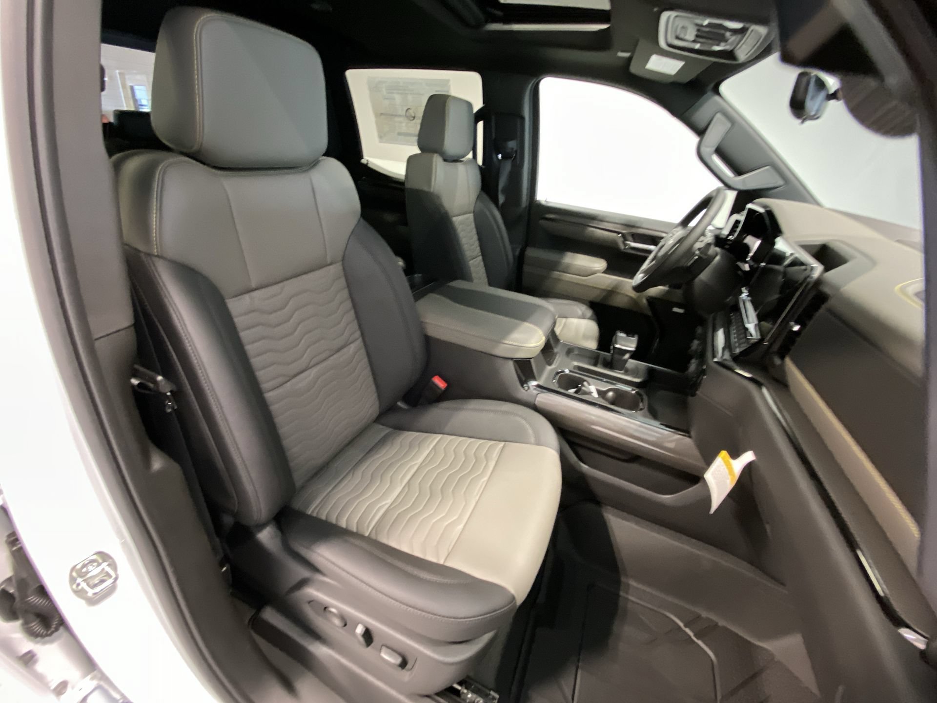 New 2026 Summit White Chevrolet ZR2 image 28