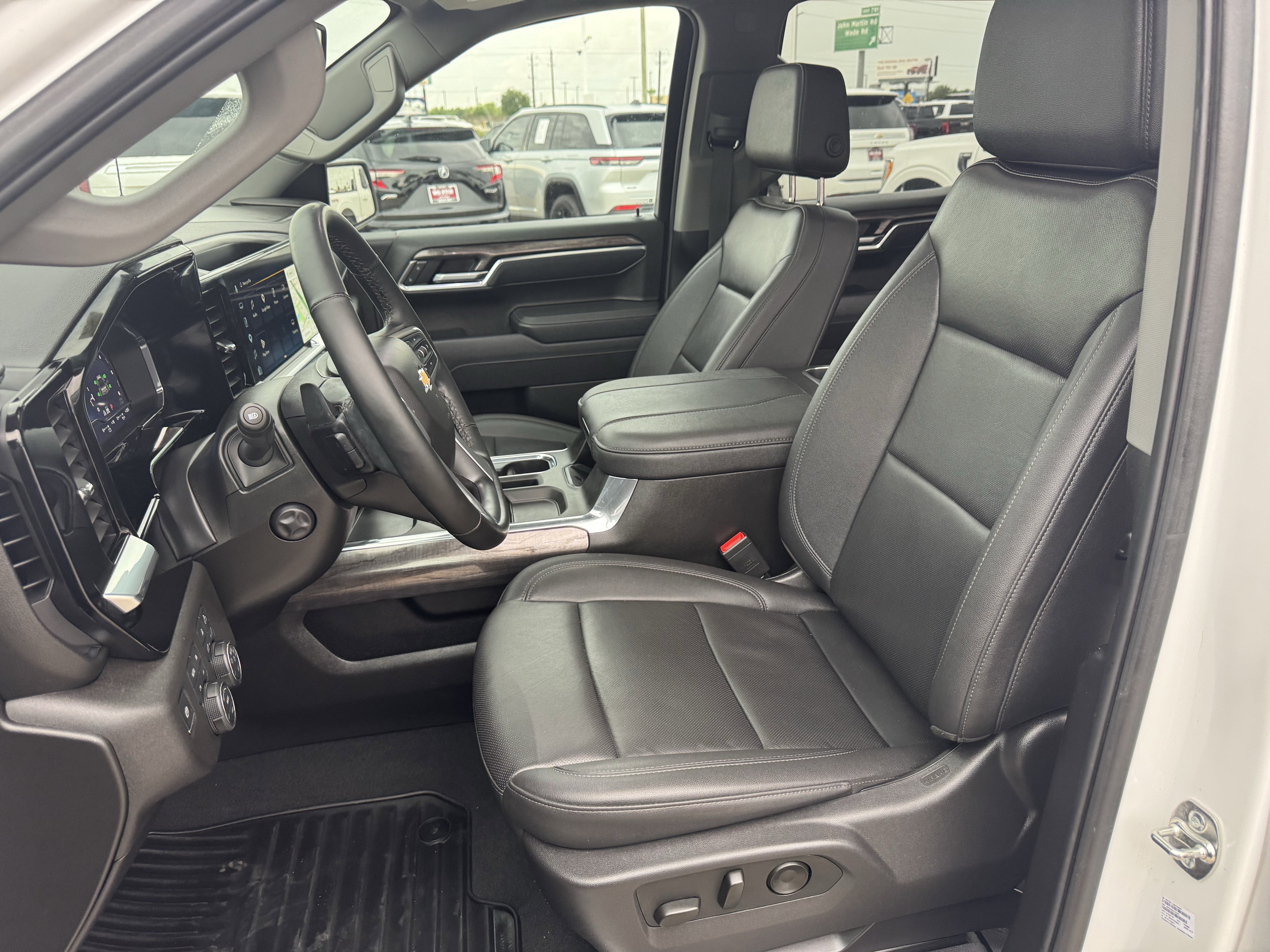 Used 2025 Summit White Chevrolet LTZ image 27