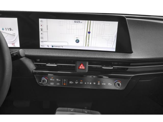 Used 2024 Snow White Pearl Kia Light image 19
