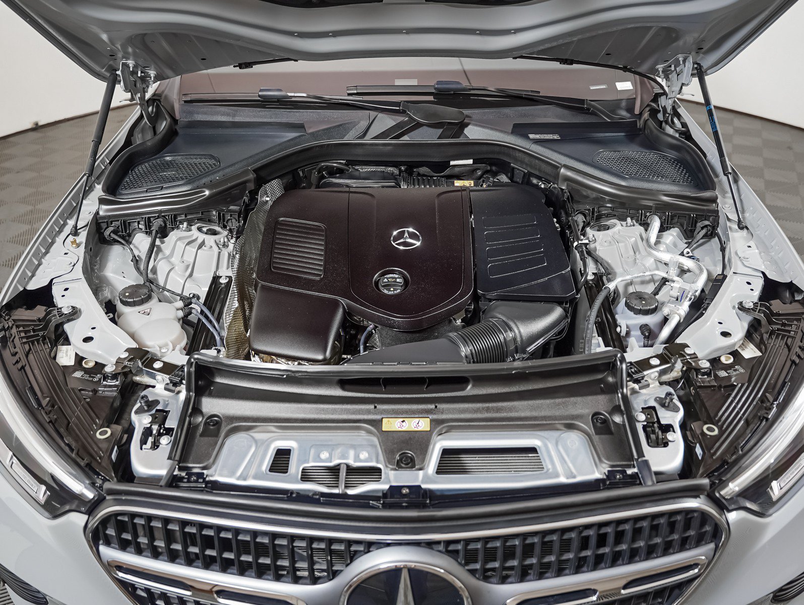 Certified Used 2026 Alpine Grey Mercedes-Benz GLC 300 image 4