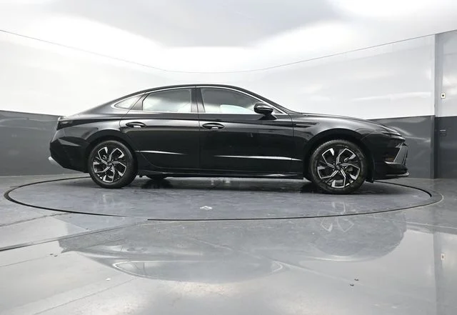 Used 2024 Black Hyundai SEL image 38