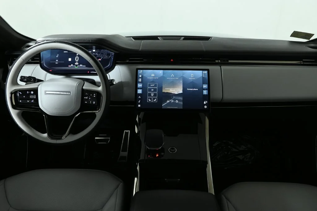 Used 2024 Green Land Rover Autobiography image 17