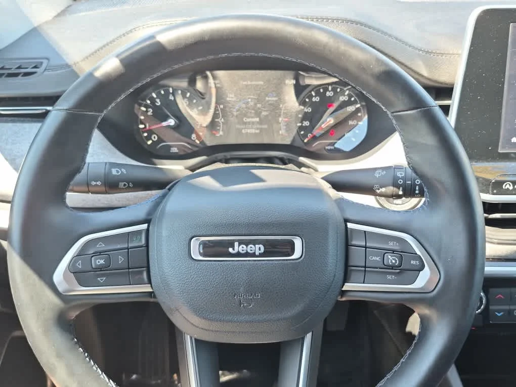 Used 2022 Laser Blue Pearlcoat Jeep Latitude image 16