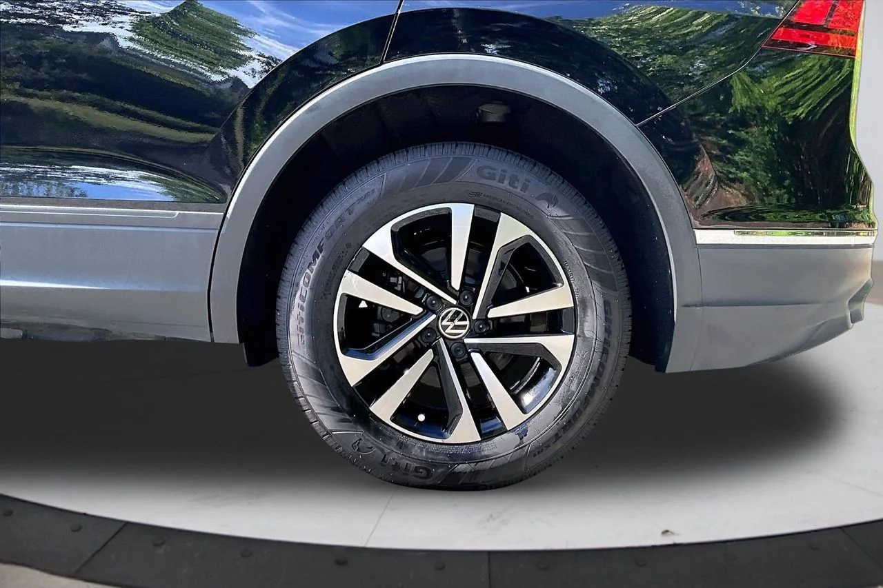 Certified Used 2023  Volkswagen 2.0T S image 34