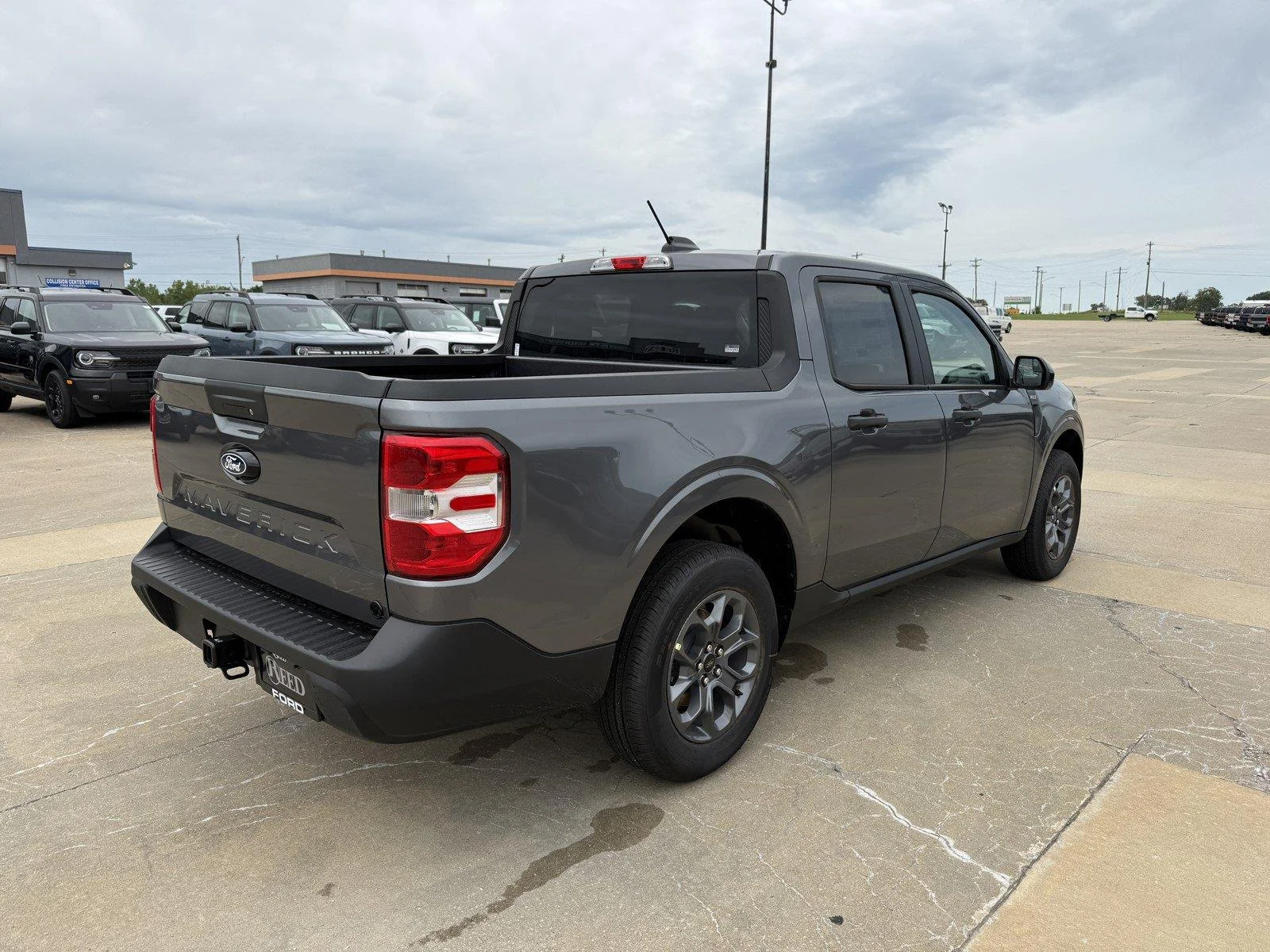 New 2026 Carbonized Gray Metallic Ford XLT image 9