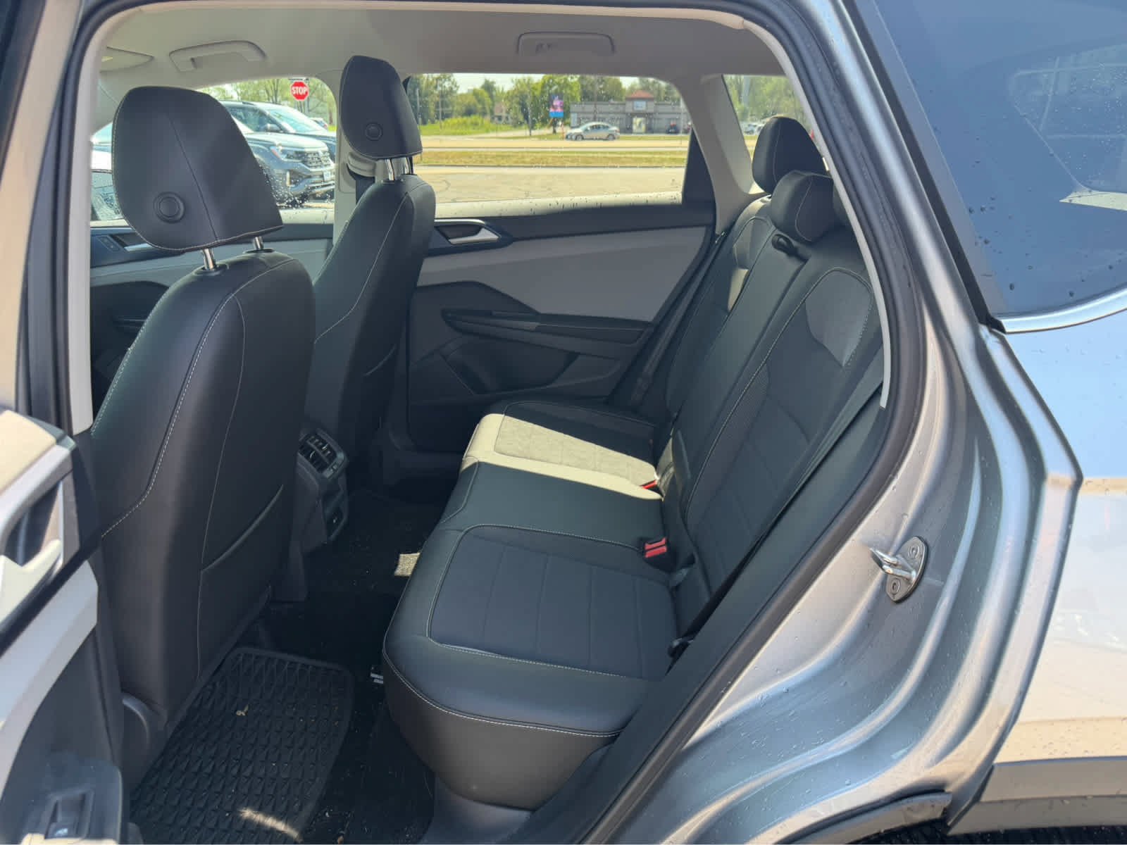 Used 2024 Silver Volkswagen SE image 5