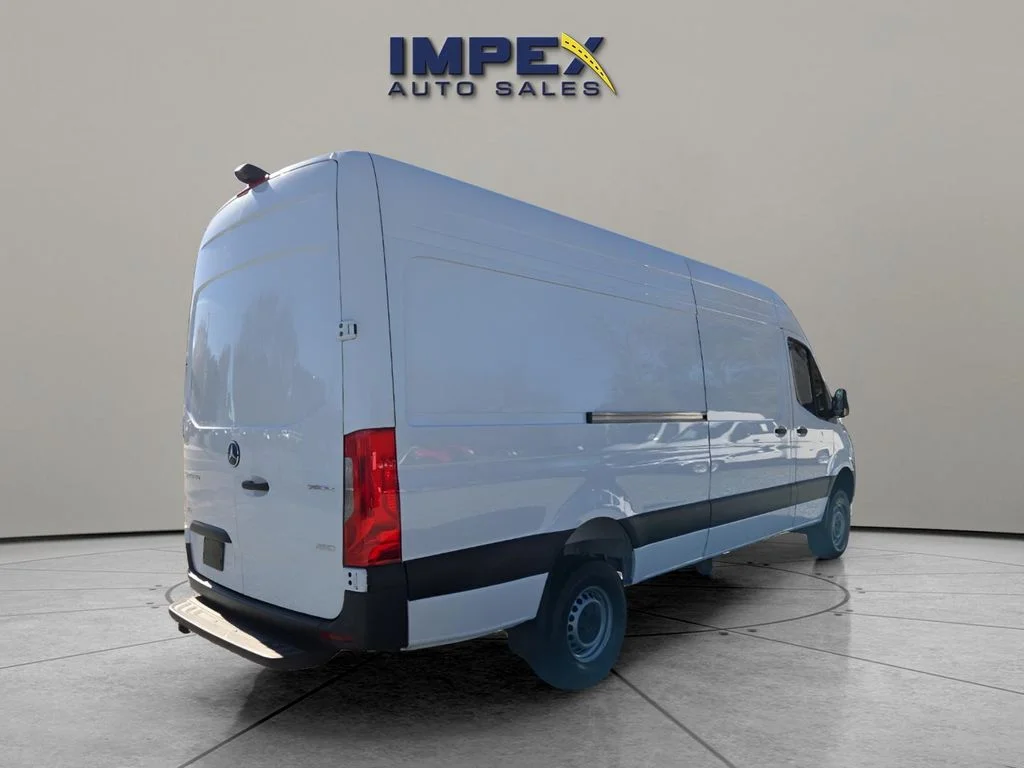 Used 2025 White Mercedes-Benz Cargo 170 WB image 5