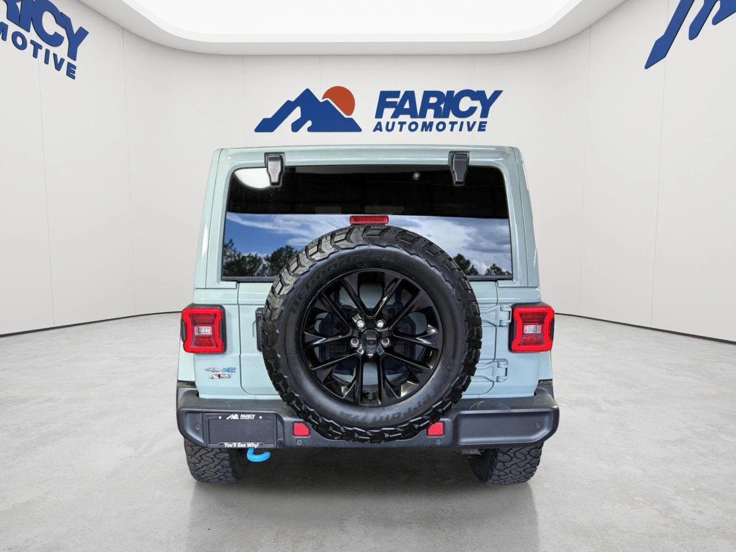 Used 2024 Earl Clearcoat Jeep Sahara image 6