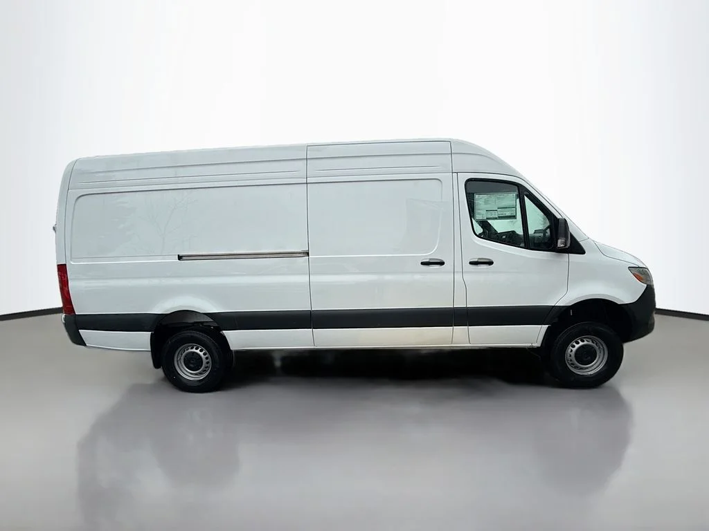 New 2026  Mercedes-Benz Cargo 170 WB image 8