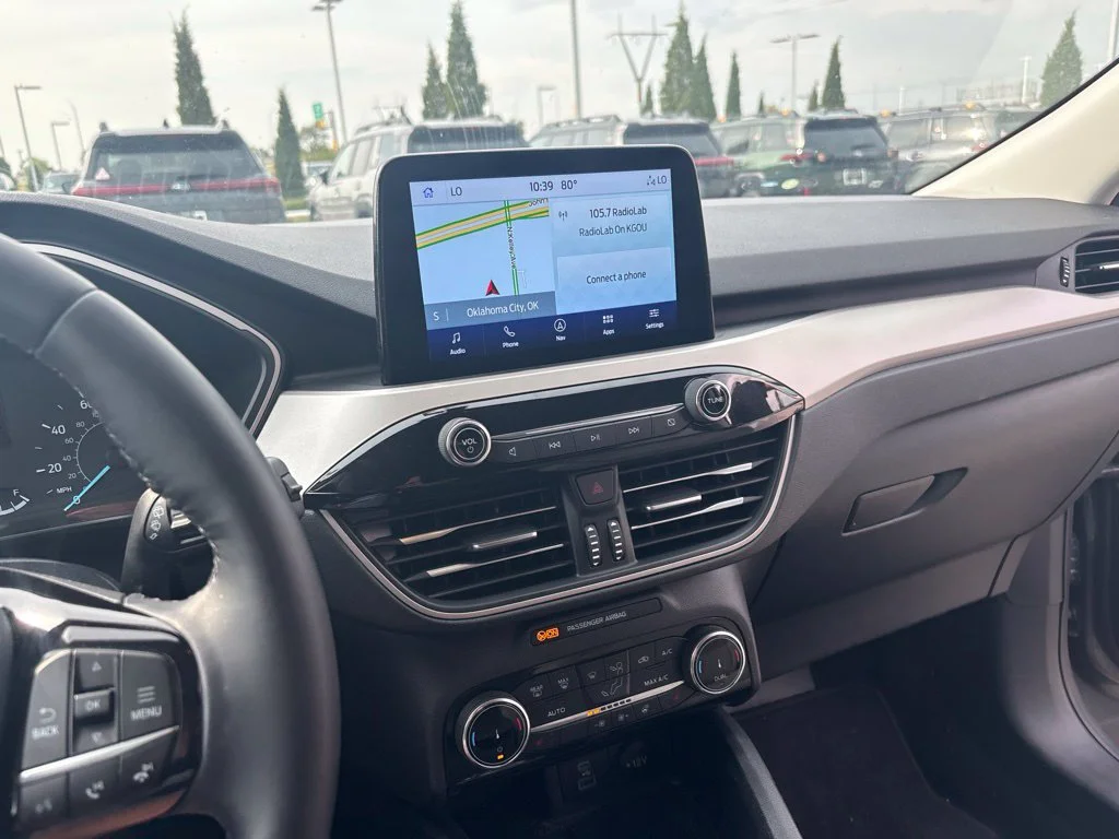 Used 2022 Gray Ford SE image 2