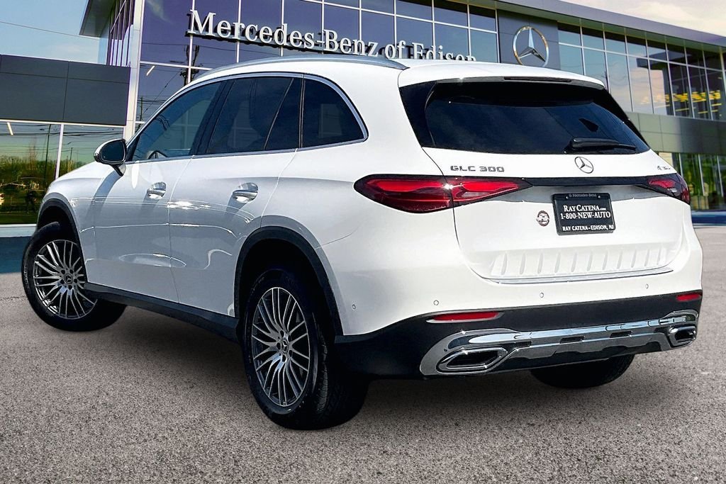 New 2026 Polar White Mercedes-Benz GLC 300 image 3