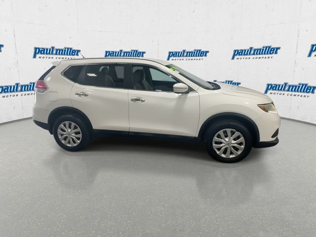 Used 2015 Glacier White Nissan S image 13