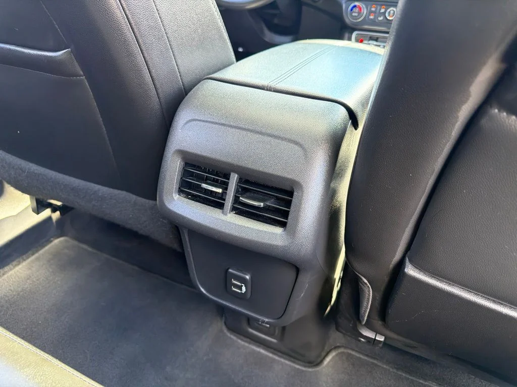 Used 2022 White GMC SLT image 26