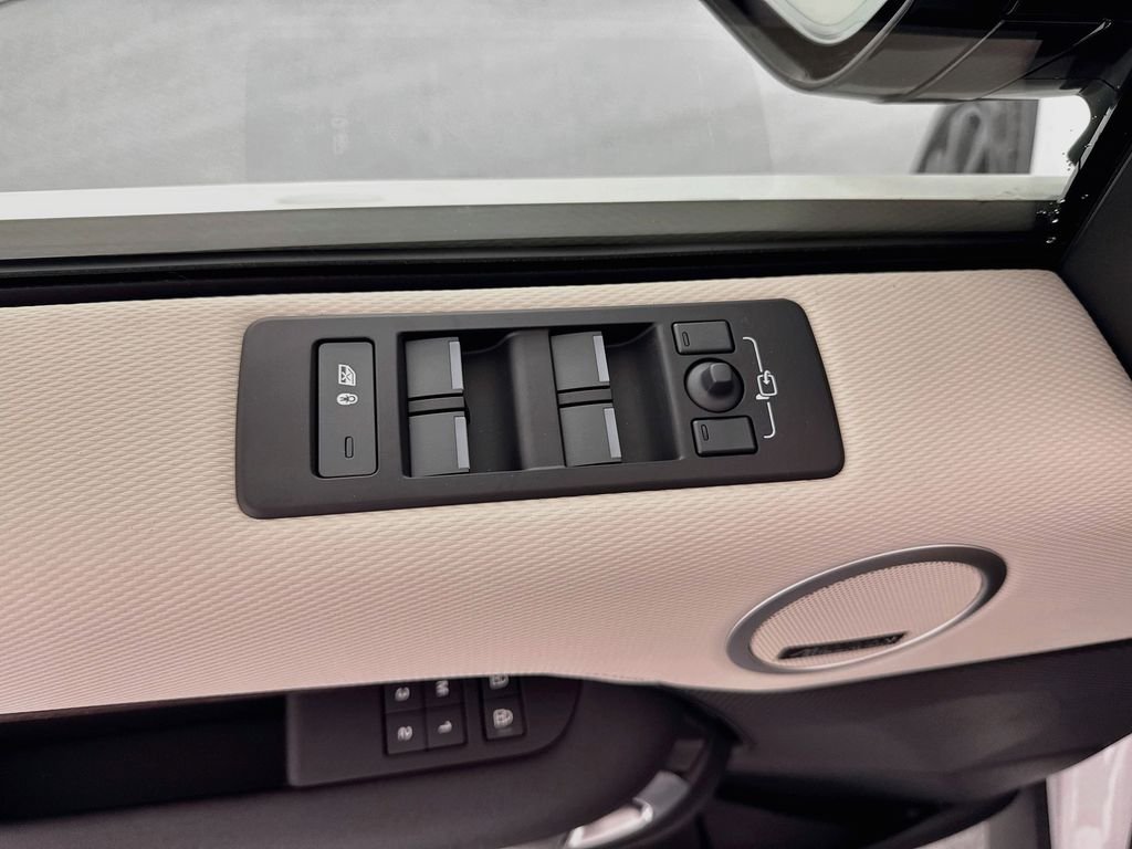 New 2026 Fuji White Land Rover Dynamic SE image 18