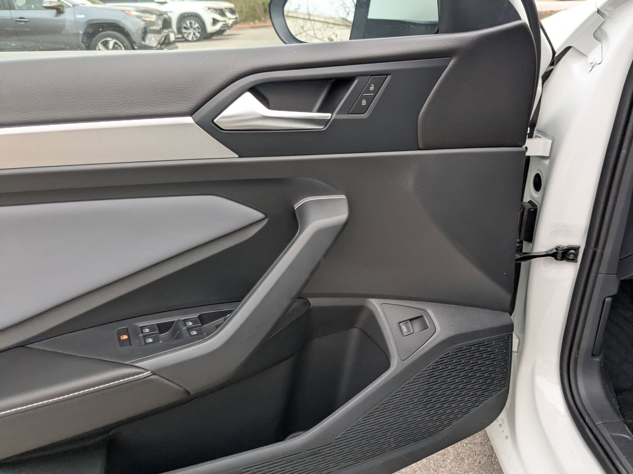 New 2026 Opal White Pearl Volkswagen SE image 7