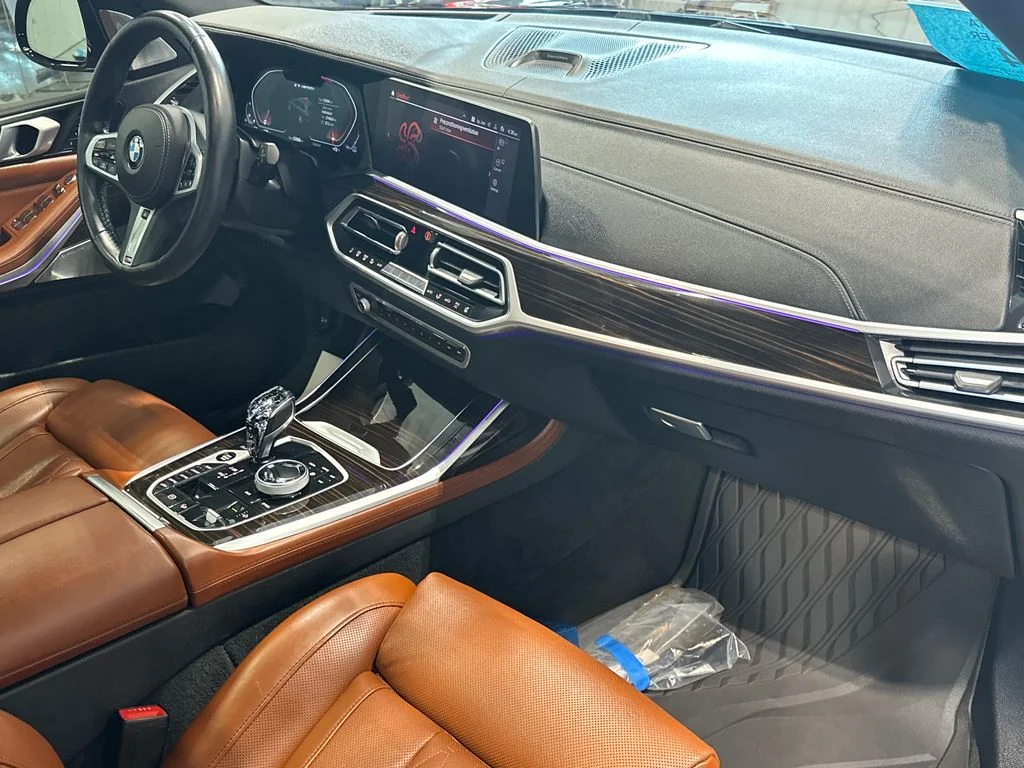 Used 2021 Red BMW M50i image 37