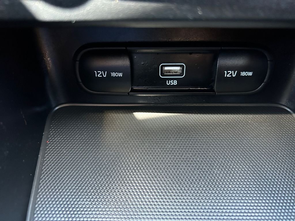 Used 2023 Red Kia LXS image 30