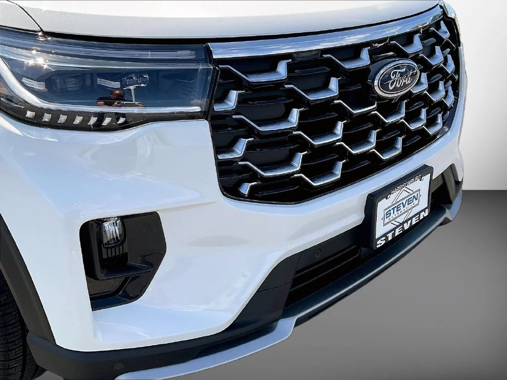 New 2026 Star White Metallic Tri-Coat Ford Platinum™ image 40