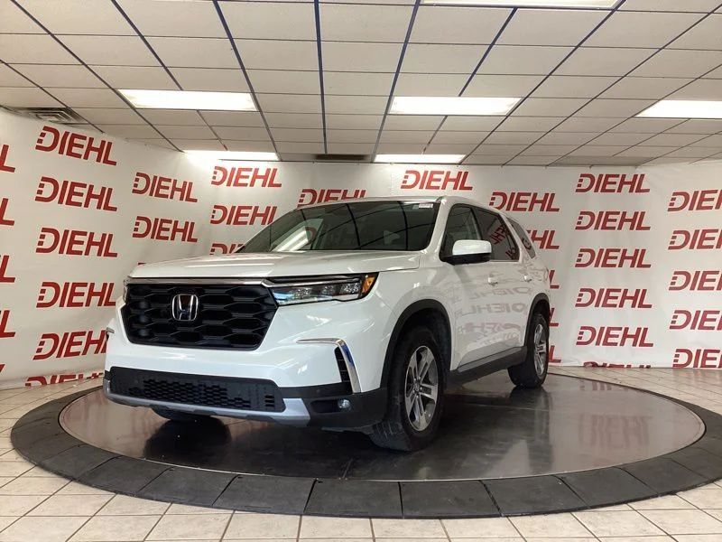 Used 2024  Honda EX-L image 3